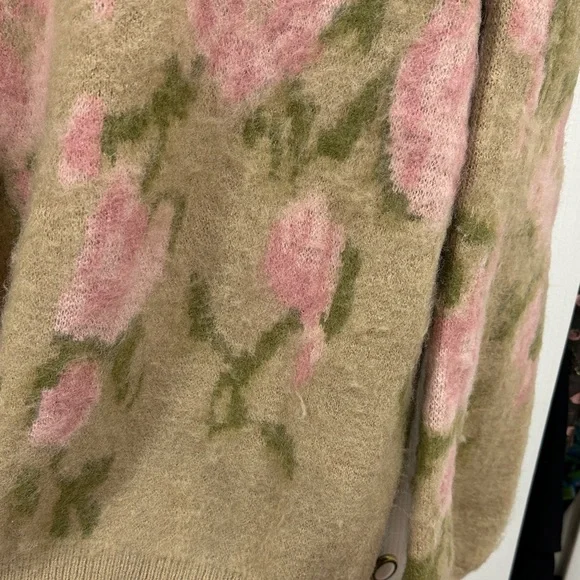 Floral Knit Fuzzy sweater - Picture 5 of 6